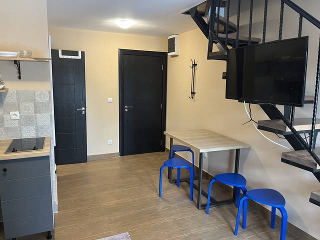 Apartmani 32 i 33